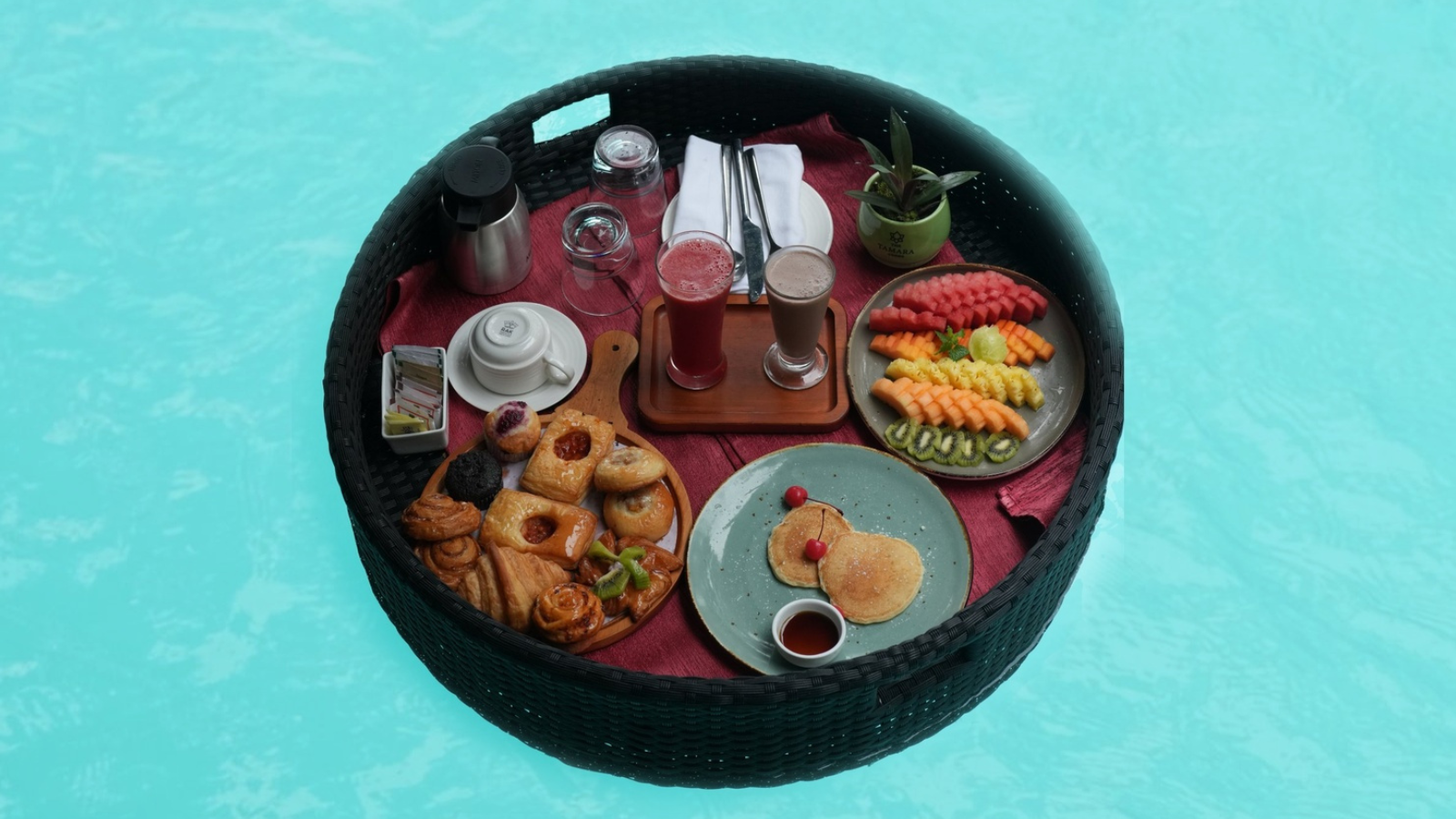 floating breakfast