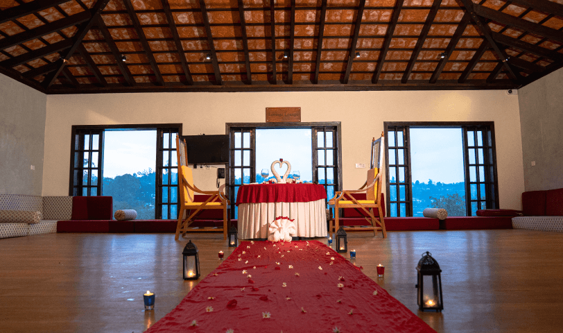 Aqua Pier poolside dining