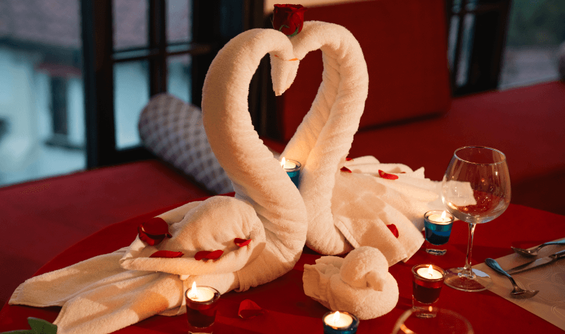 Aqua Pier poolside dining