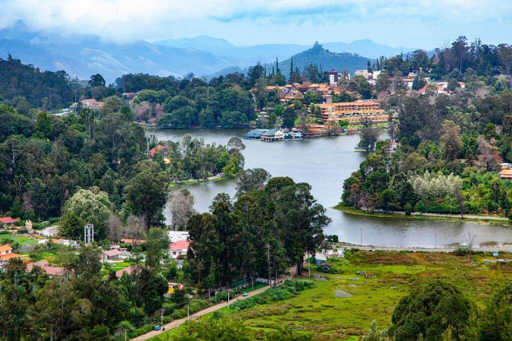 Walk to Kodaikanal Lake